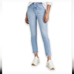 Levi’s Premium 501® Cropped Slightly Distressed Button up Fly Closure Jeans(28)